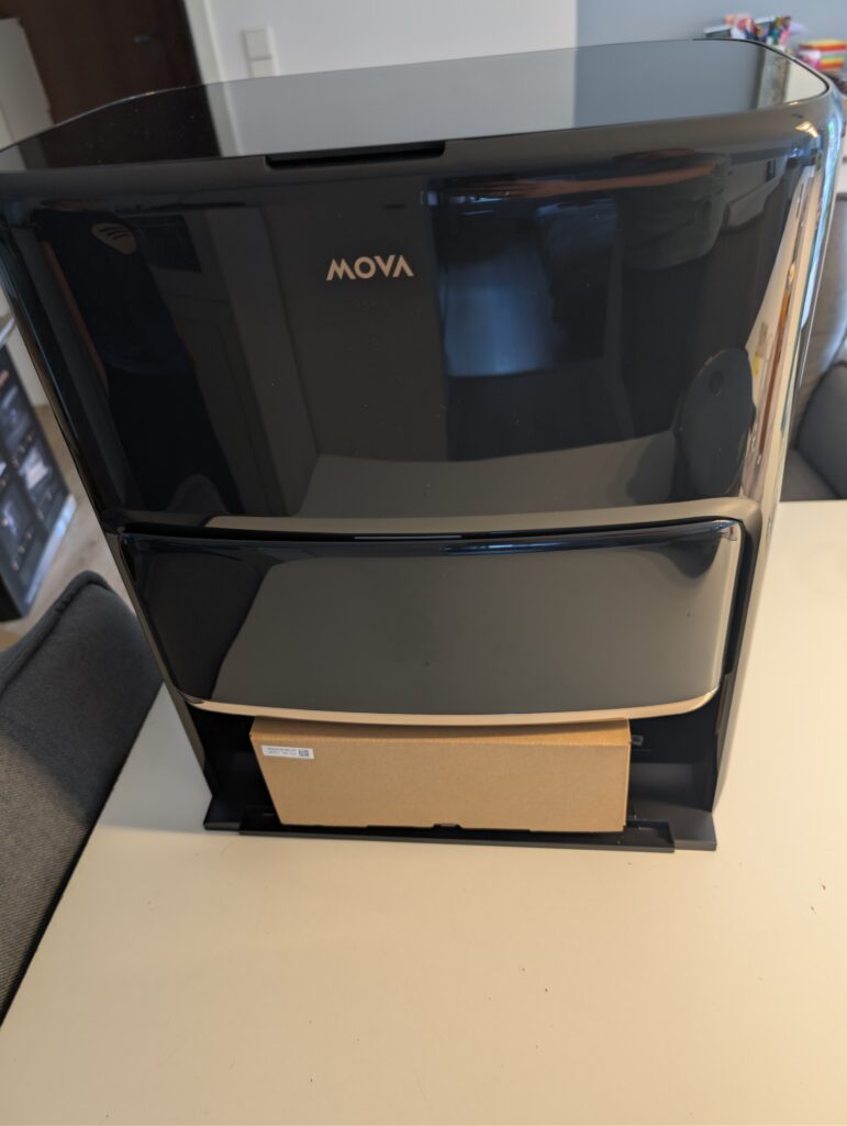 Die Basisstation (Auto-Empty) des MOVA Z60 Ultra Roller Complete